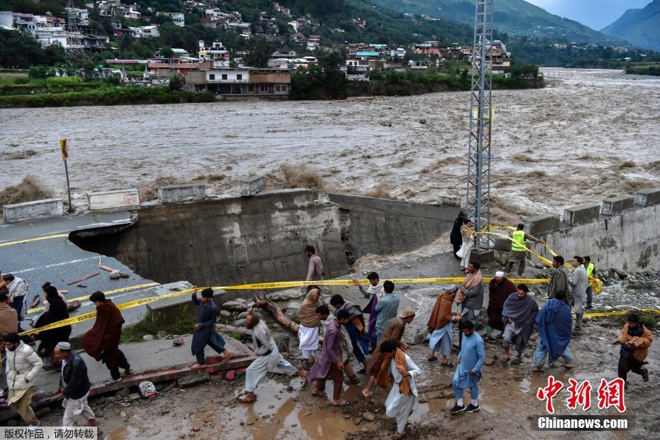 Paquistão entra em estado de emergência devido a enchentes