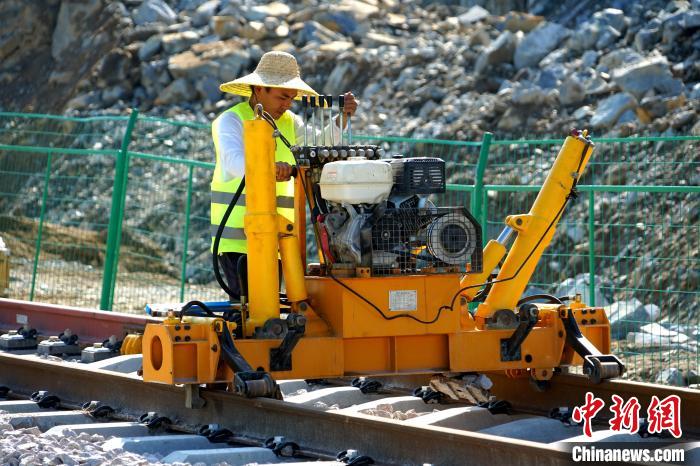 China: concluída primeira linha ferroviária de alta velocidade sobre o mar