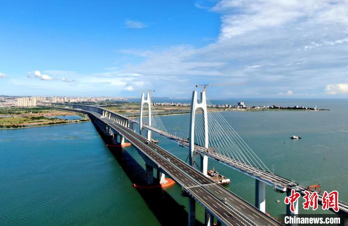 China: concluída primeira linha ferroviária de alta velocidade sobre o mar