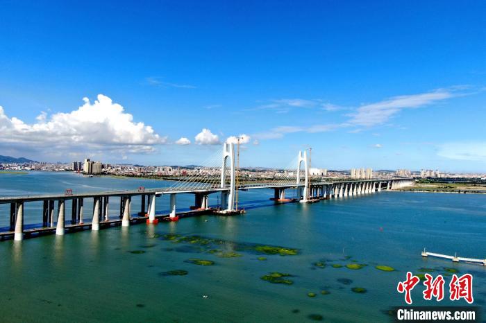 China: concluída primeira linha ferroviária de alta velocidade sobre o mar