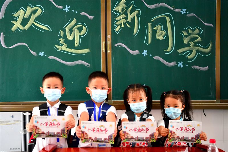 Escolas chinesas iniciam novo semestre