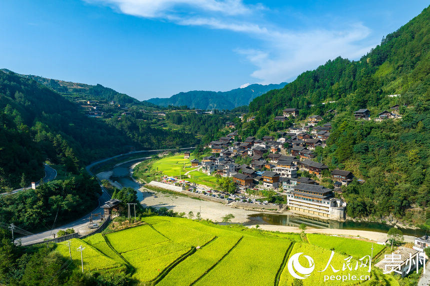 Guizhou: vila Jidao da etnia Miao apresenta beleza das vilas tradicionais chinesas