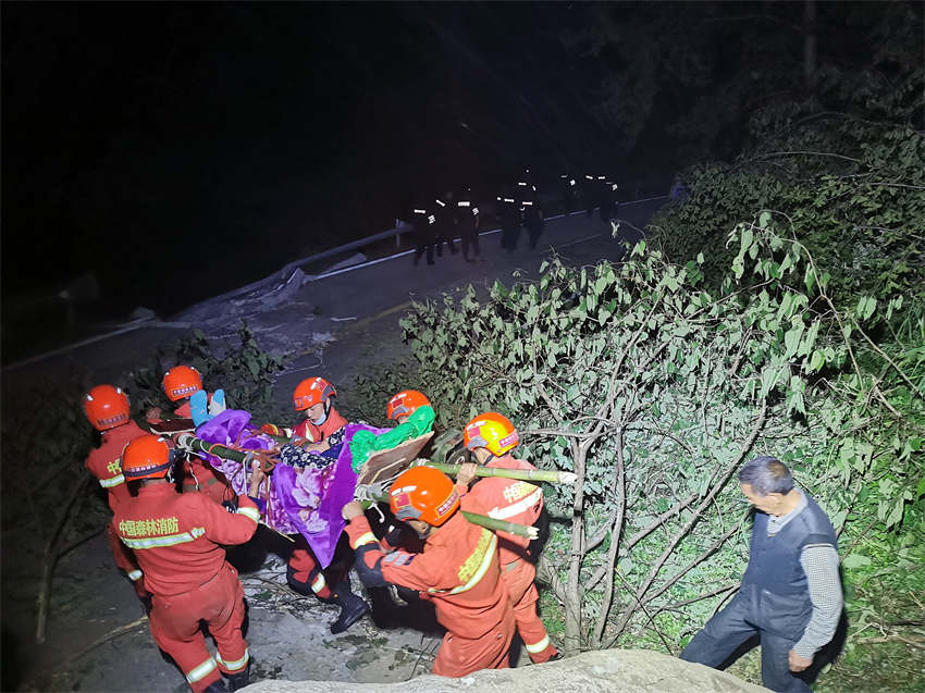 Terremoto de 6,8 graus deixa 46 mortos em Sichuan