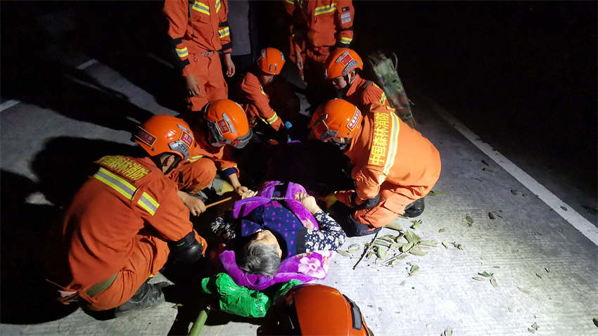 Terremoto de 6,8 graus deixa 46 mortos em Sichuan