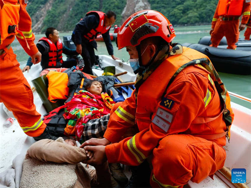 Esforços de resgate seguem em andamento em Sichuan