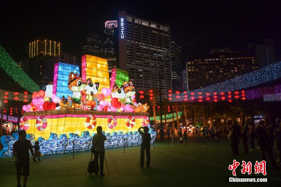 Hong Kong: Show de lanternas do Festival do Meio Outono é realizado no Parque Victoria 
