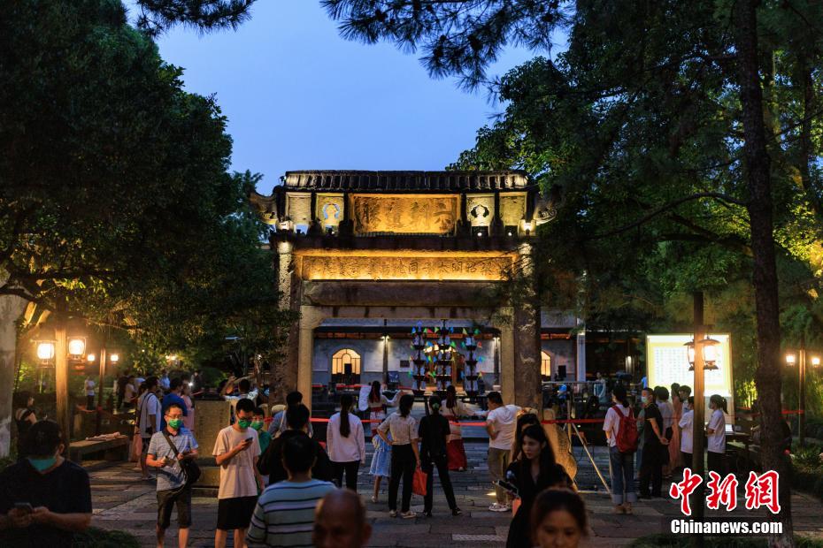 Zhejiang: atividades com características chinesas são favorecidas pelos turistas durante Festival do Meio do Outono