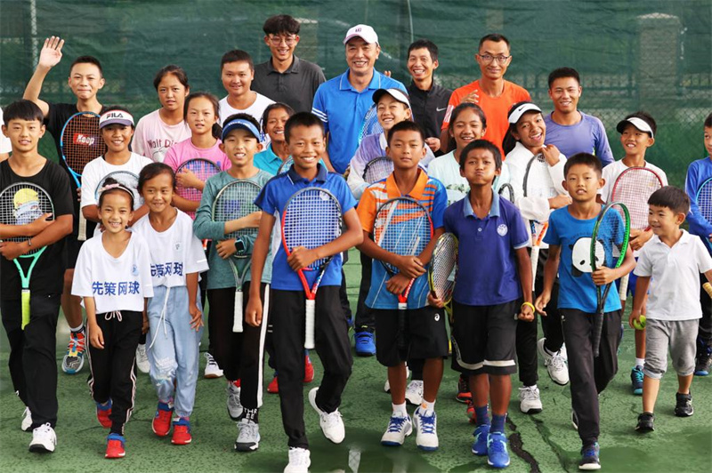 Tênis altera rumo de vida de adolescente de Yunnan
