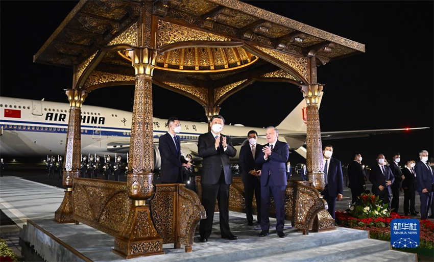 Xi Jinping chega ao Uzbequistão para visita de Estado e cúpula da OCS