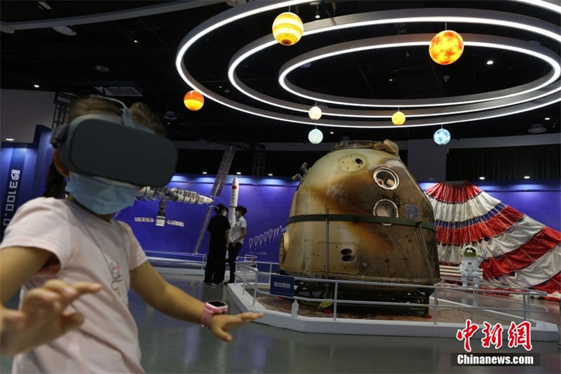 China: cápsula de retorno de Shenzhou-13 é exibido ao público pela primeira vez