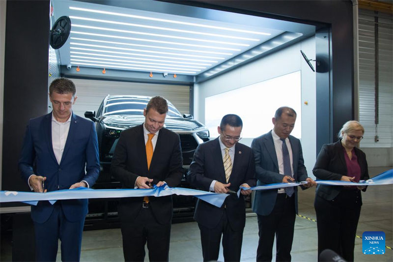 Nova fábrica de baterias da fabricante chinesa de veículos elétricos NIO na Hungria inicia operações