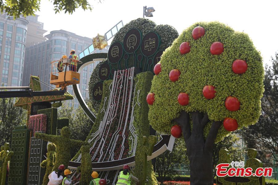 Beijing recebe decorações de flores para celebrar o Dia Nacional