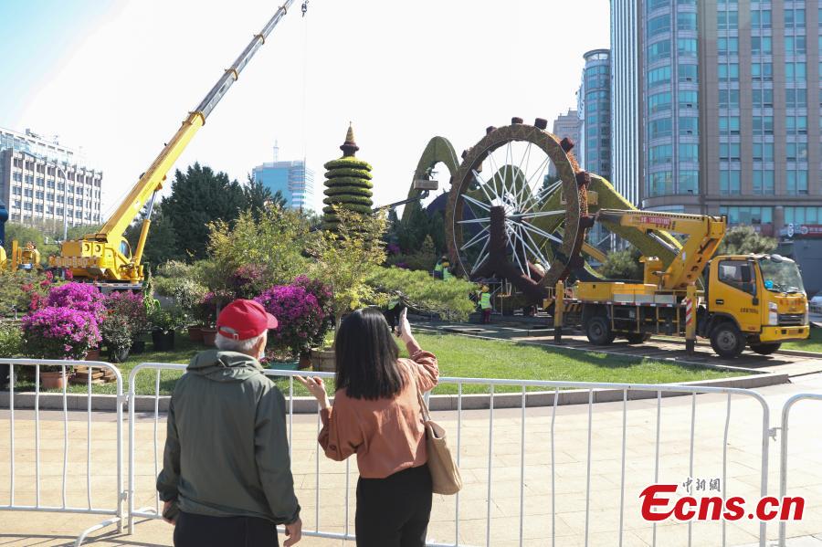 Beijing recebe decorações de flores para celebrar o Dia Nacional