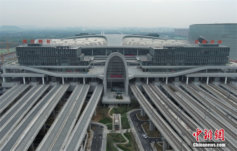 Estação Ferroviária Oeste de Hangzhou entra oficialmente em operação