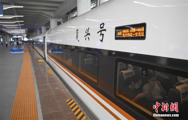 Estação Ferroviária Oeste de Hangzhou entra oficialmente em operação