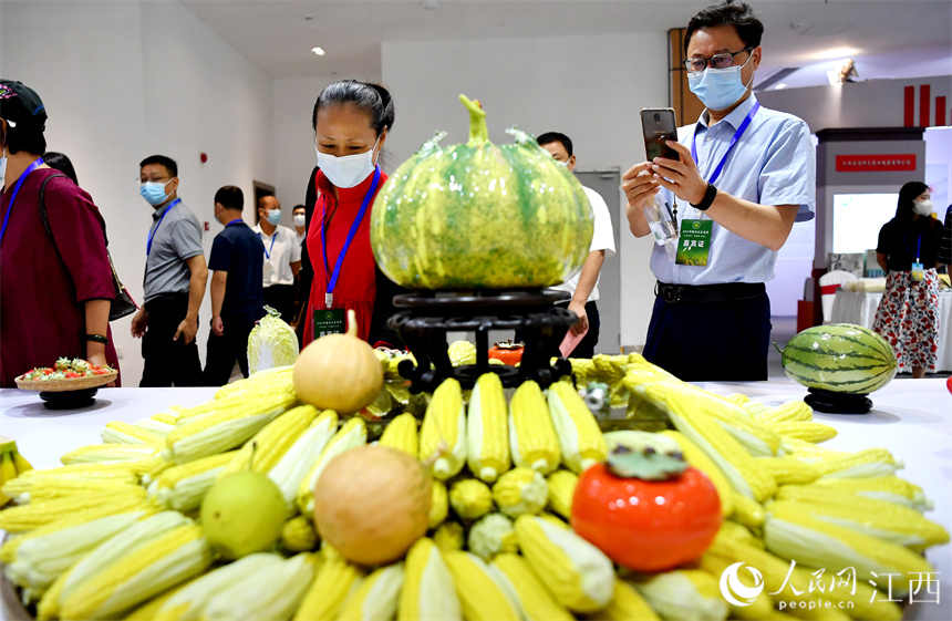 Galeria: peças de cerâmica no formato de frutas e legumes são um sucesso em Jingdezhen