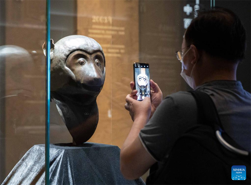 Relíquias culturais chinesas recuperadas do exterior em exposição em Shanghai