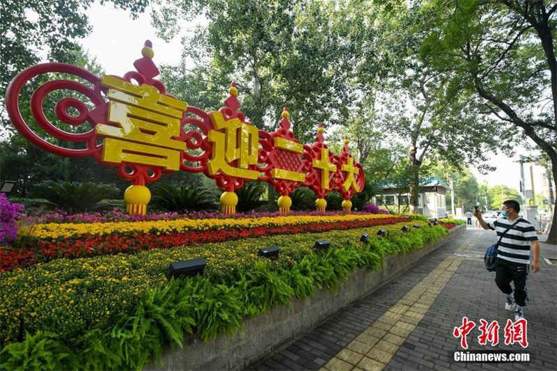 Galeria: canteiros temáticos são colocados ao longo da Avenida Chang'an em Beijing 