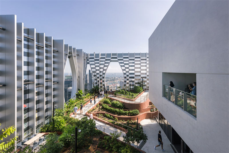 Cingapura construi arranha-céu decorado com vegetação verde