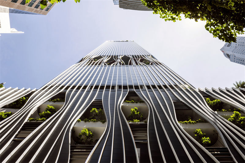 Cingapura construi arranha-céu decorado com vegetação verde