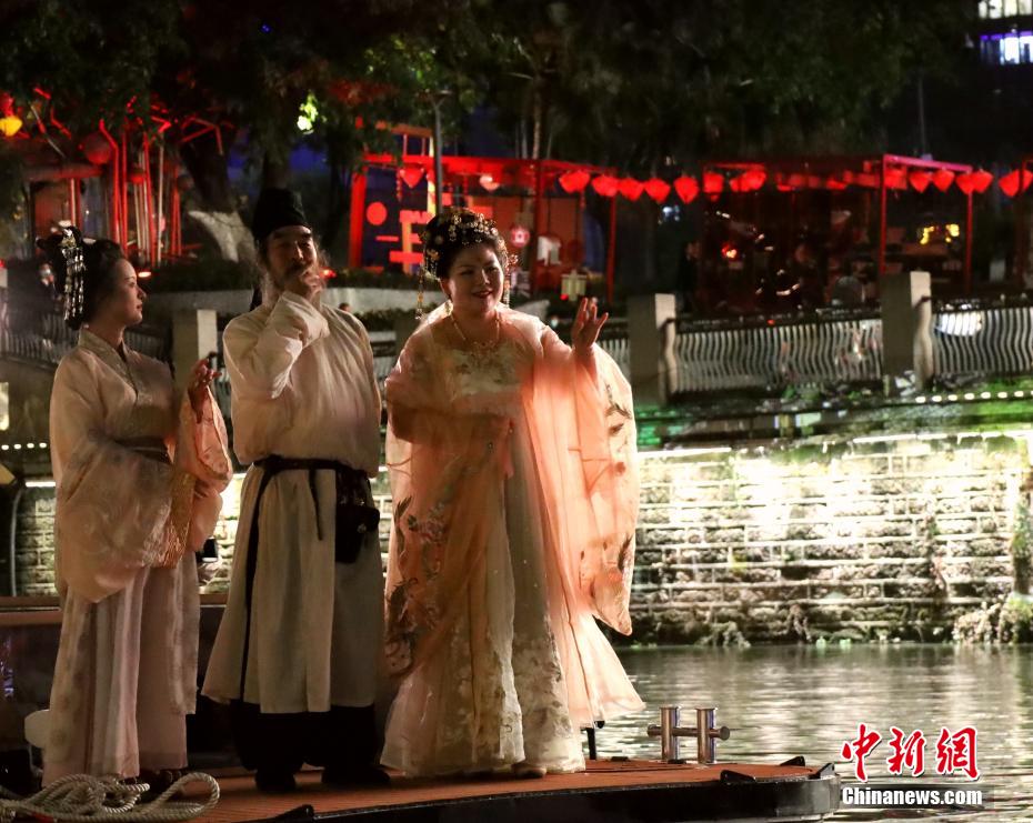 Galeria: cena encantadora noturna ao longo do rio Jinjiang em Chengdu