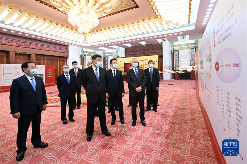 Xi Jinping se reúne com equipe do projeto C919 e pede mais avanços na fabricação de equipamentos de ponta