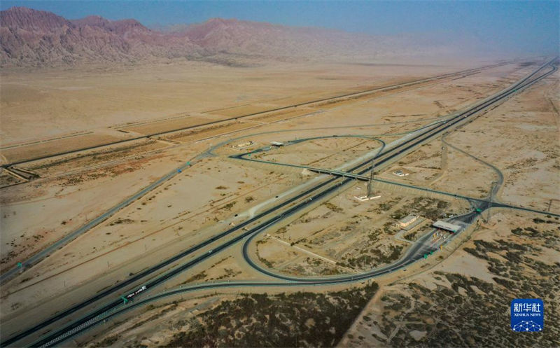 Xinjiang construi 62.200 km de novas estradas em dez anos