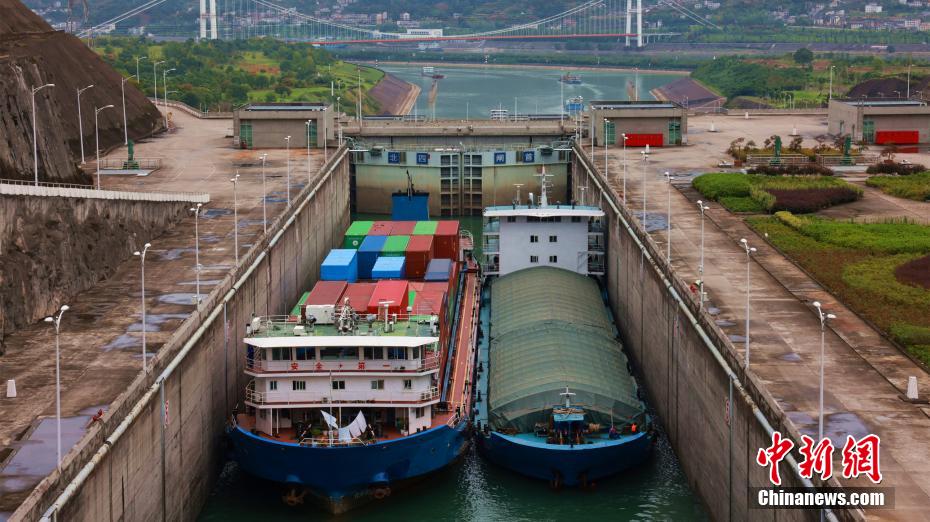Volume acumulado de carga das Três Gargantas atinge cerca de 1,8 bilhão de toneladas