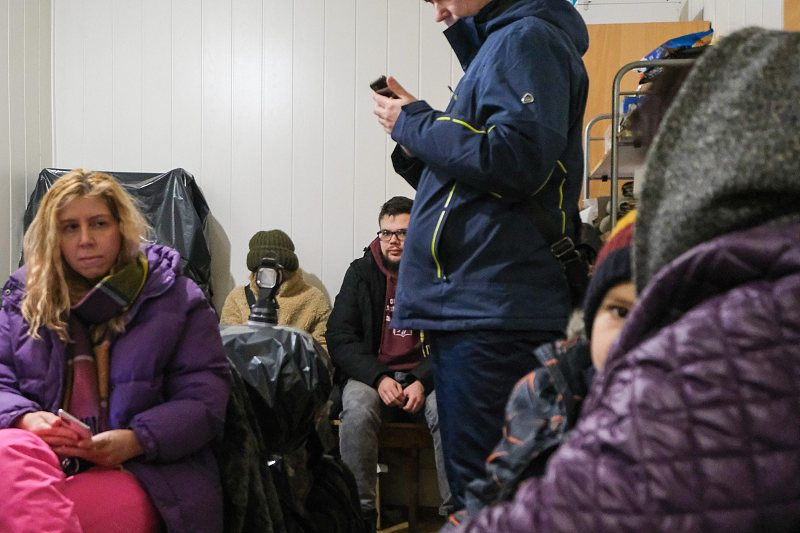 Ucrânia: pessoas se refugiam nas estações de metrô em Kiev