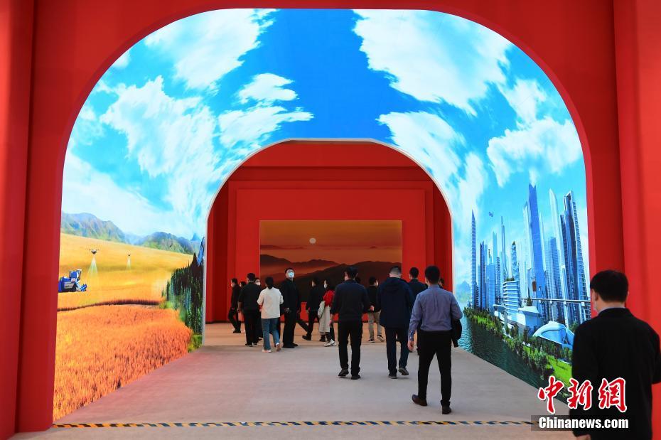 Exposição temática atrai visitantes na capital chinesa