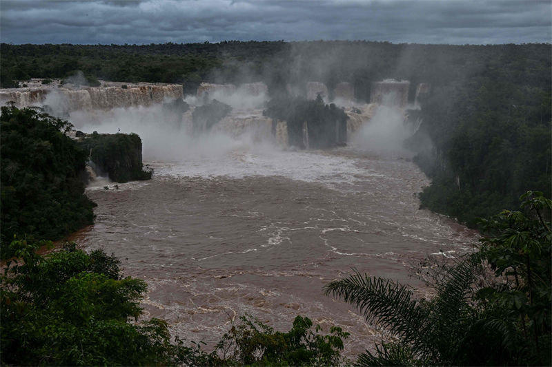 Chuvas fortes atingem múltiplas áreas no Brasil