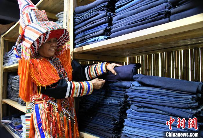 Guangxi: oficina populariza bordado de etnia Yao de patrimônio cultural imaterial 