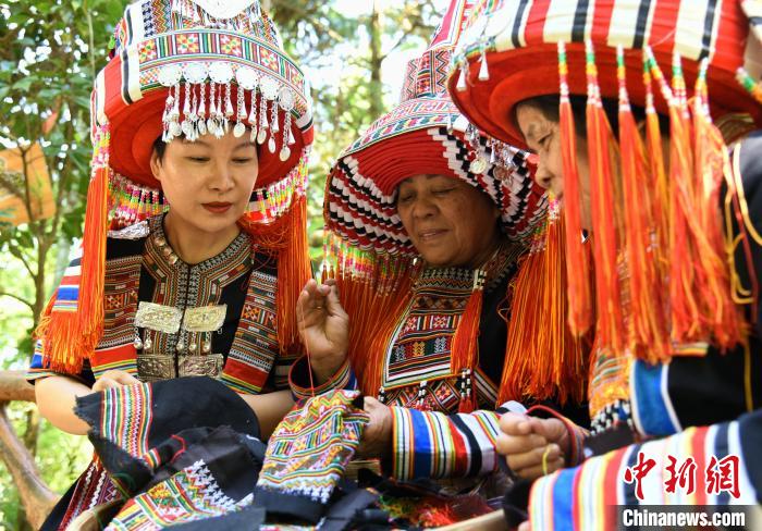 Guangxi: oficina populariza bordado de etnia Yao de patrimônio cultural imaterial 