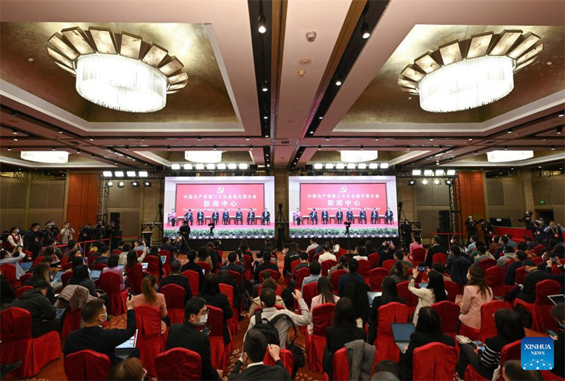 (Congresso do PCCh) Centro de imprensa do 20º Congresso Nacional do PCCh recebe primeira entrevista em grupo