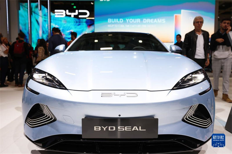 Veículos elétricos chineses estreiam na exposição em Paris