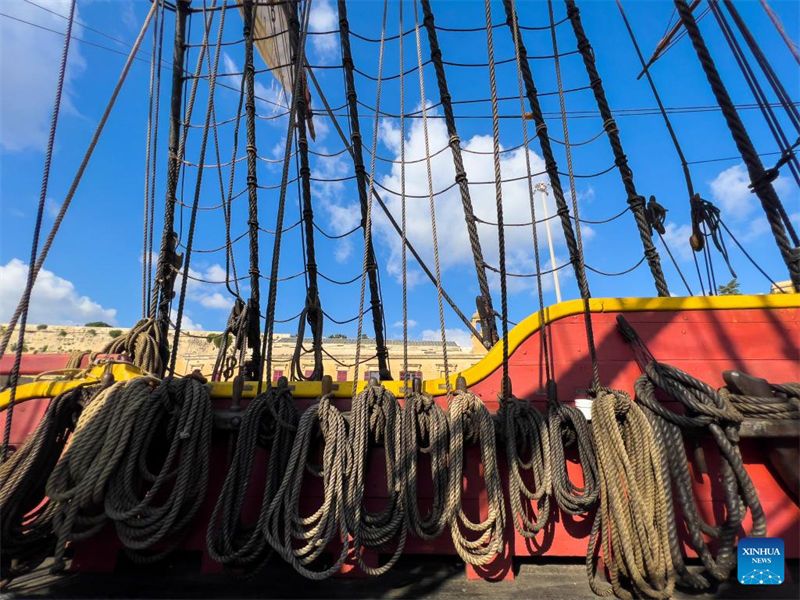 Maior veleiro de madeira do mundo ancora em Malta a caminho de Shanghai
