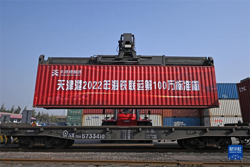 Porto de Tianjin: volume do transporte intermodal marítimo-ferroviário excede 1 milhão de TEUs