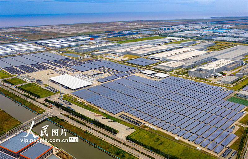 Galeria: estacionamento é capaz de gerar energia fotovoltaica no leste da China