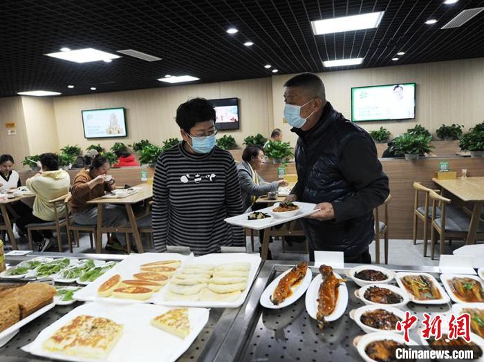 Jilin abre restaurantes em comunidades para idosos