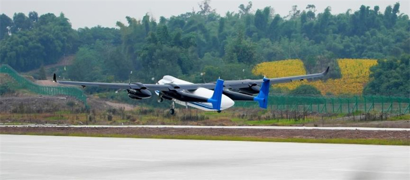 UAV de quatro motores fabricado na China realiza com sucesso voo inaugural