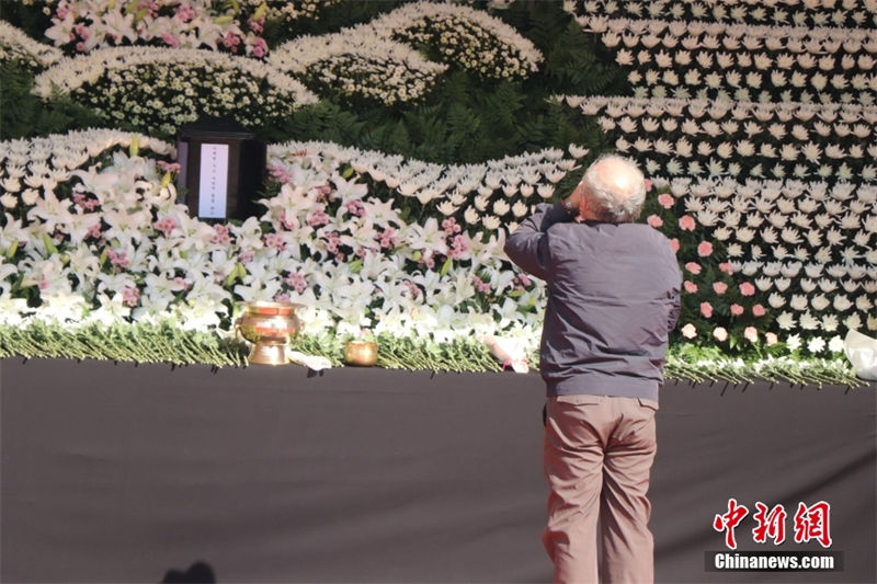 Coreia do Sul: pessoas lamentam vítimas de tumulto