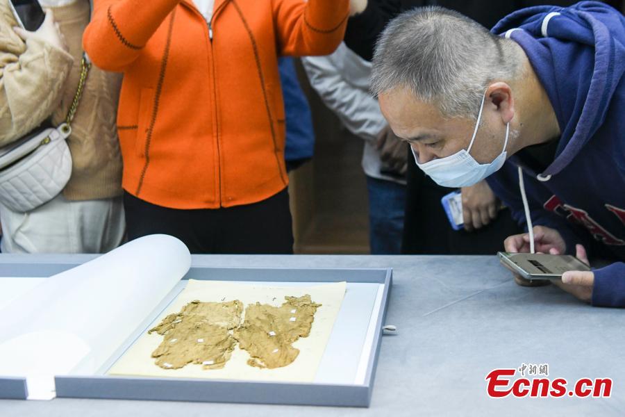 China: frases de bênção são descobertas em fragmento de seda da dinastia Han em Hunan
