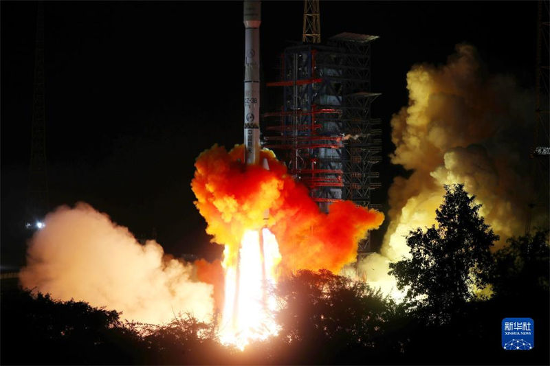 China lança novo satélite de comunicações com sucesso