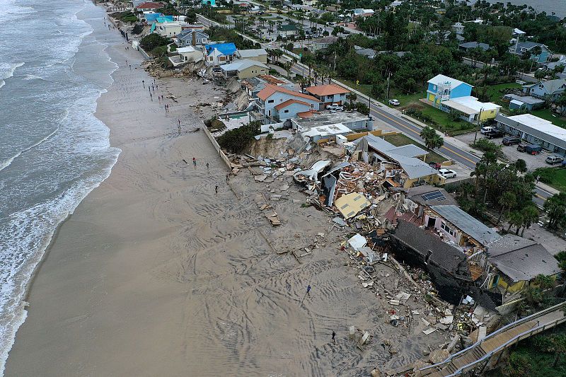 EUA: furacão Nicole atinge costa da Flórida