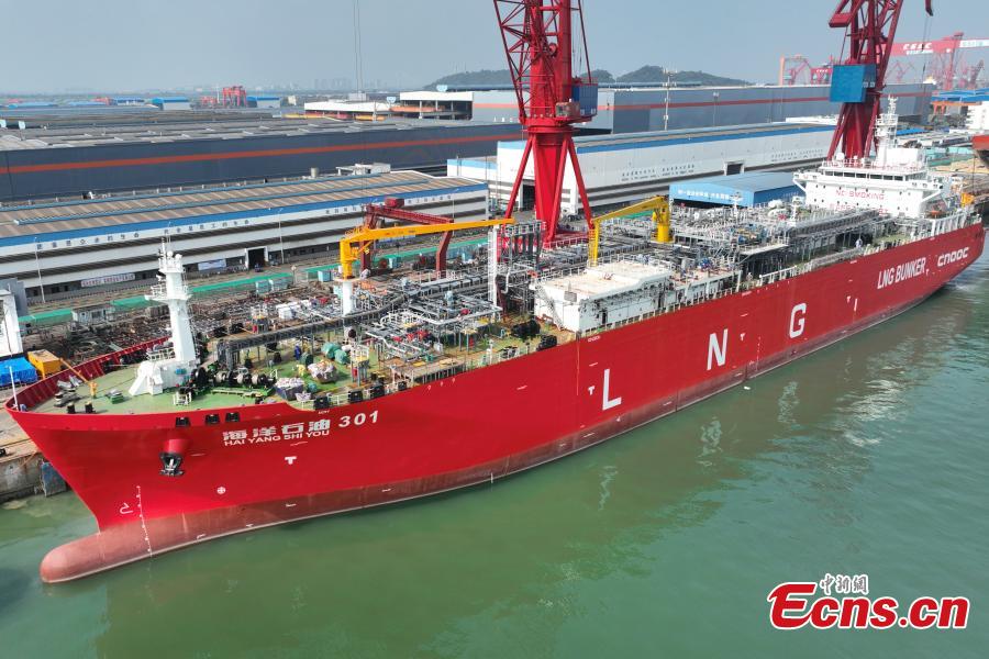 China: primeiro navio de reabastecimento de GNL é colocado em operação