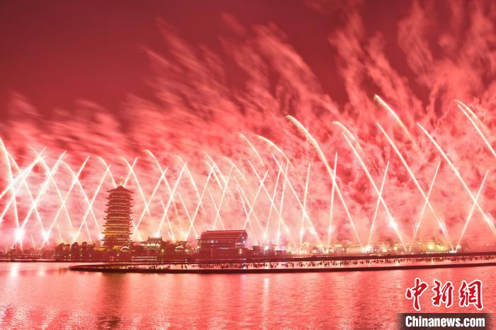 Show de luzes e fogos de artifício apoia primeira Conferência de Desenvolvimento Turístico de Changsha