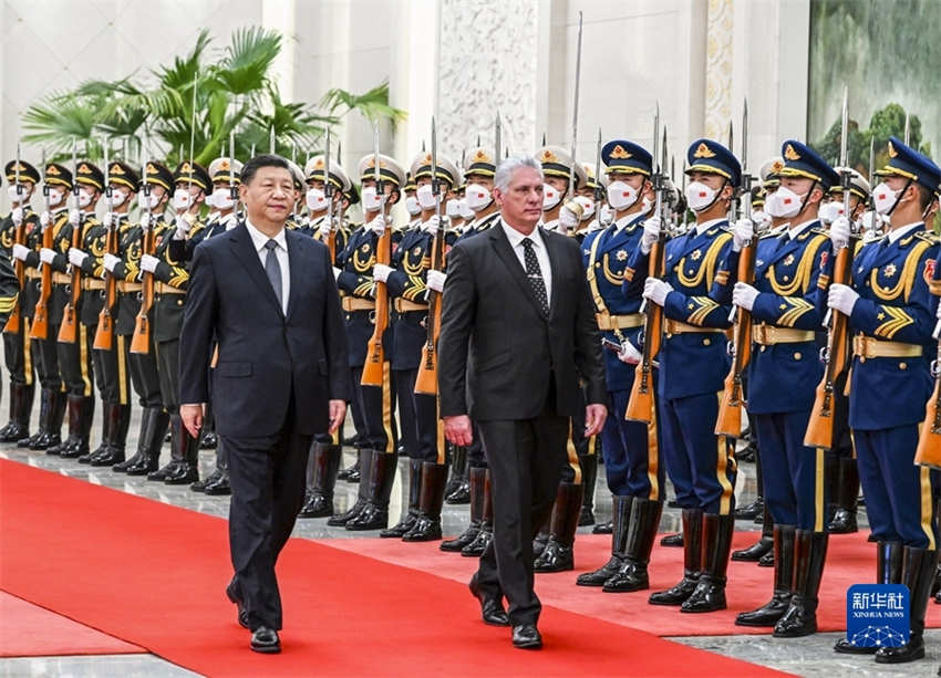 Xi Jinping realiza conversações com presidente cubano
