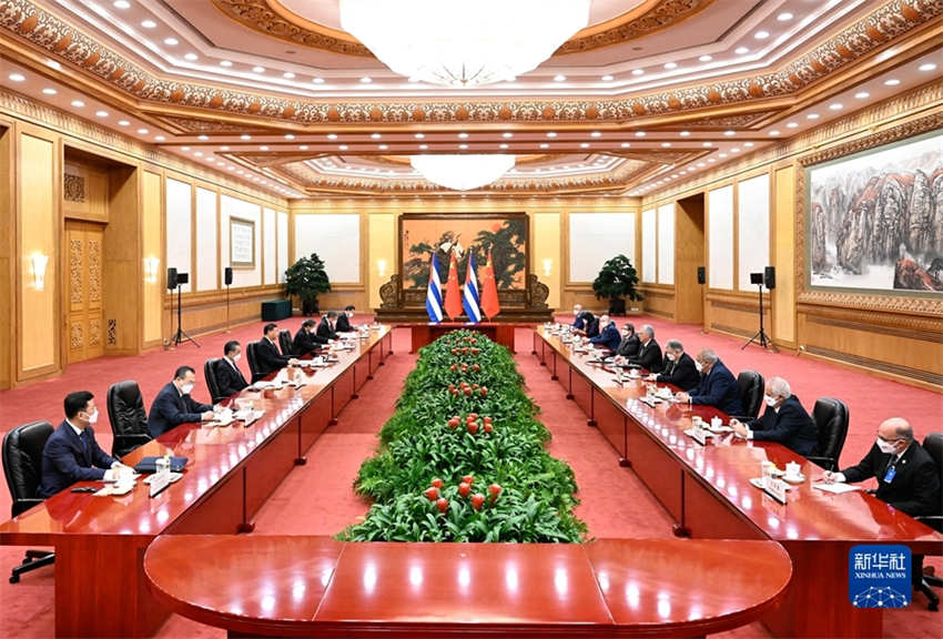Xi Jinping realiza conversações com presidente cubano