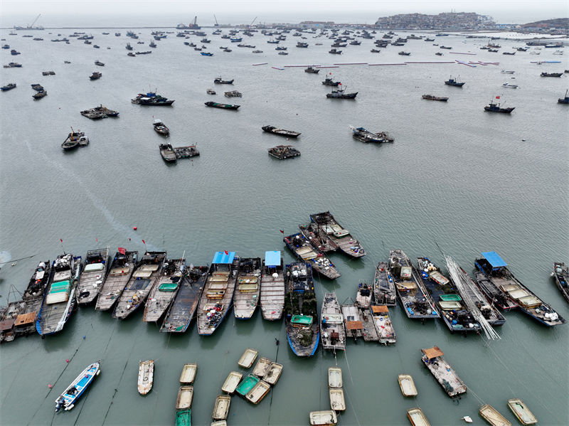 Jiangsu: barcos voltaram ao porto devido à aproximação de frente fria   