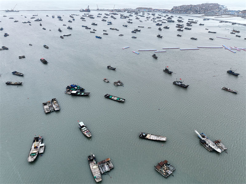 Jiangsu: barcos voltaram ao porto devido à aproximação de frente fria   